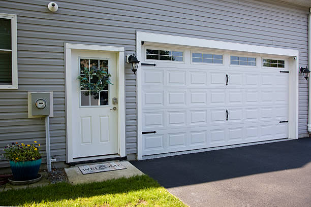24/7 Emergency Garage Door Panel Replacement experts in Shoemakersville, PA